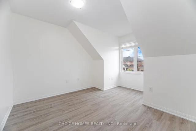 房产图片 33 - 319 麦克杜格尔交汇处