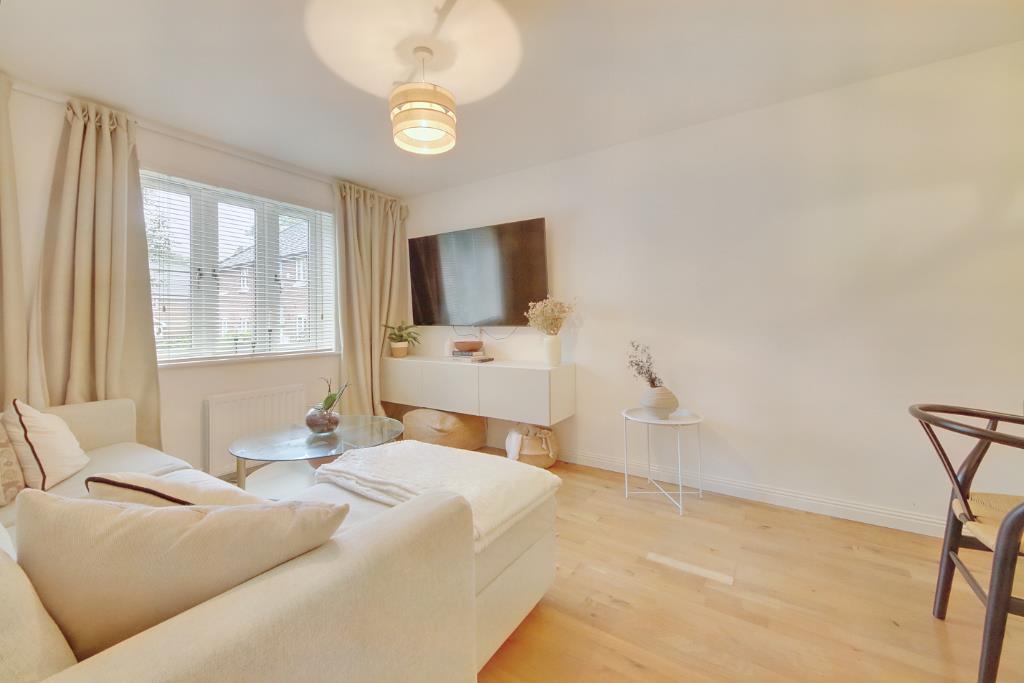 Avian Avenue, Frogmore