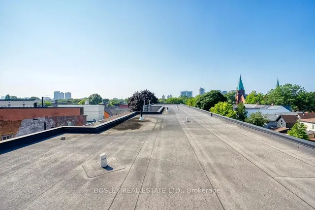 Additional image 17 of 2909 Dundas St