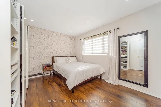 Additional image 31 of 53 Vintage Gate