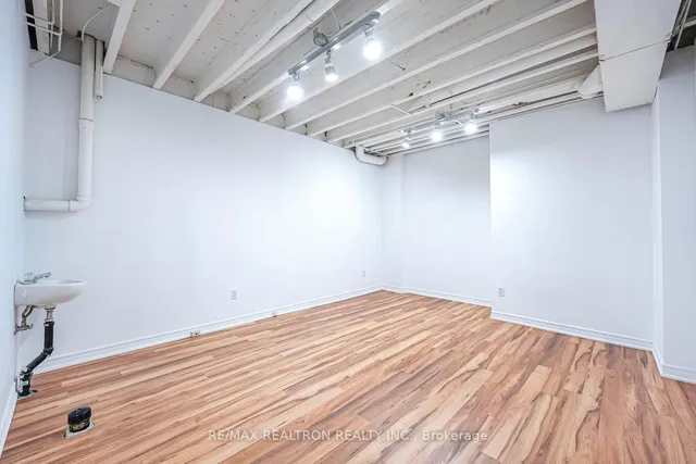 Additional image 18 of 886 Pape Ave