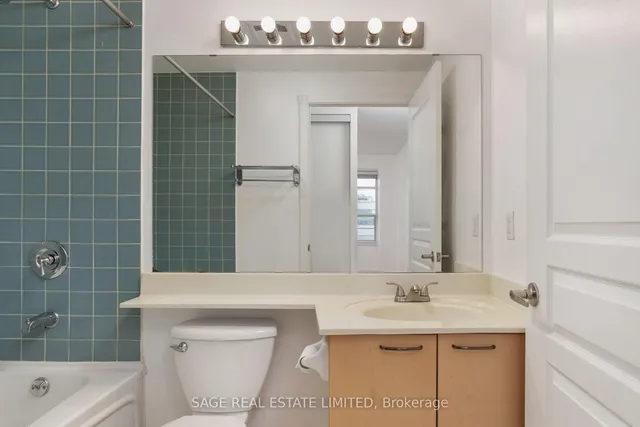 Additional image 31 of 438 Richmond St Unit 816