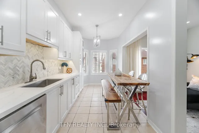 Additional image 37 of 51 Portrush Tr