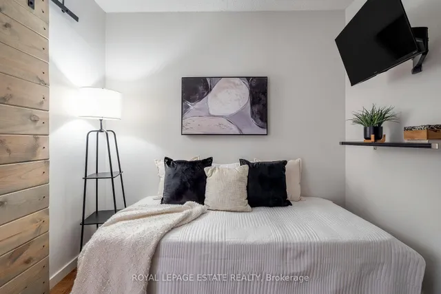 Additional image 15 of 218 Queens Quay Unit 402