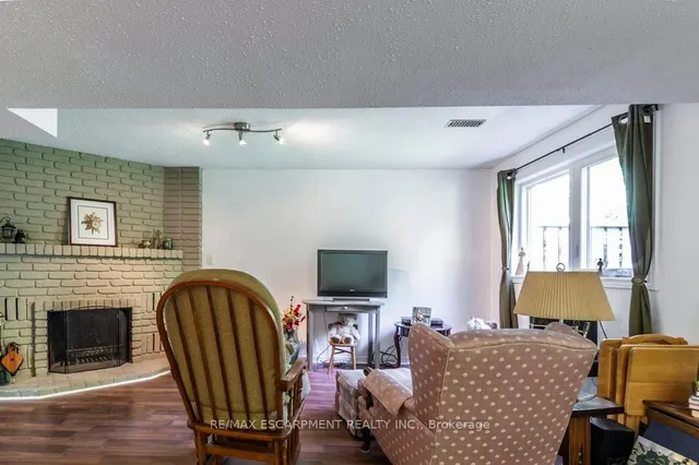 Additional image 26 of 109 Wilson St Unit 14