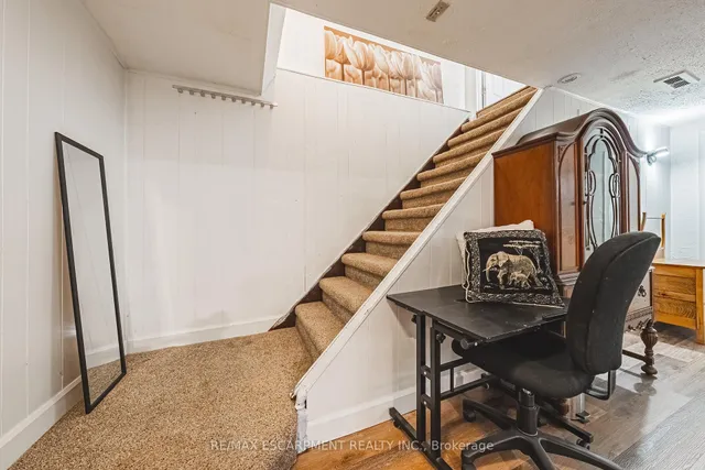 Additional image 23 of 44 Billington Cres