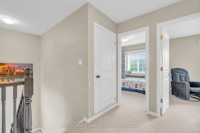 Additional image 20 of 939 Zeller Cres