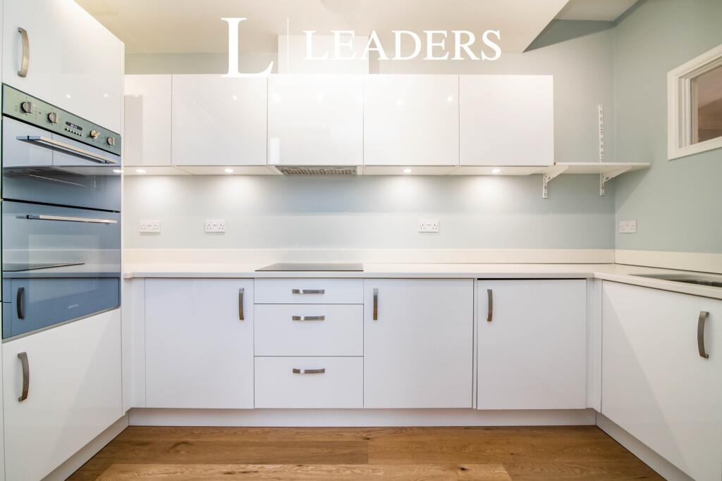 Additional image 9 of The Red House, B43