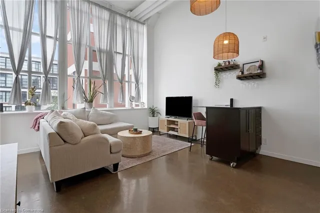 Additional image 8 of 410 King St Unit 413