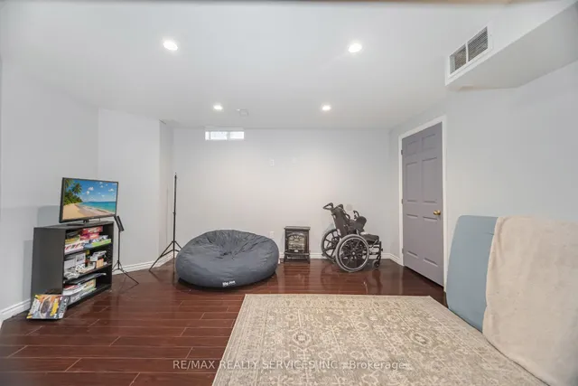 Additional image 36 of 75 Harbourtown Cres