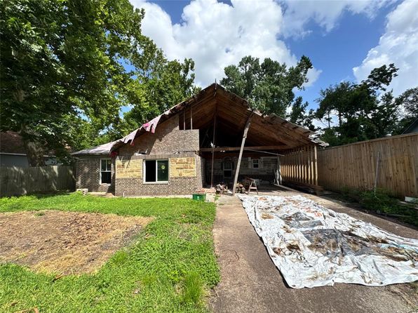 9318 Sherbourne St, Houston, TX 77016