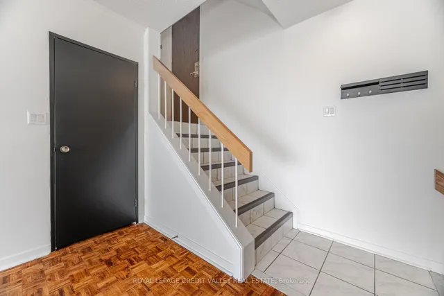 Additional image 18 of 33 Harbour Sq Unit 1421
