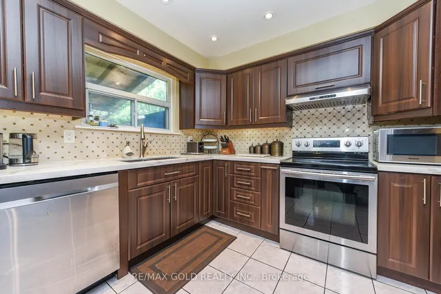 Additional image 11 of 3507 Laddie Cres