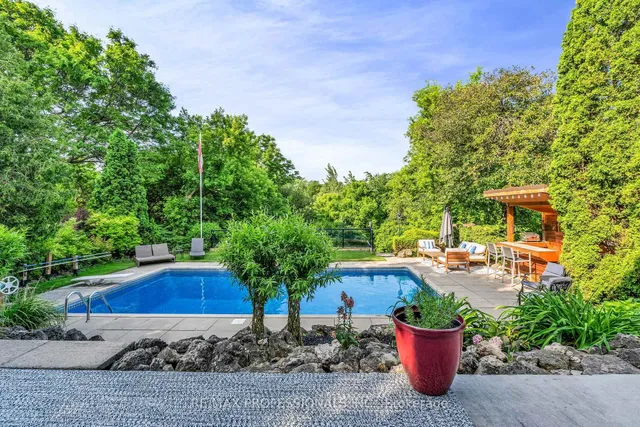 Additional image 39 of 53 Decarie Circ