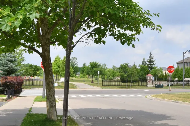 Additional image 45 of 8 Valiant Circ