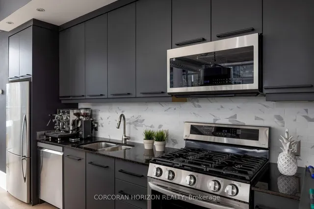 Additional image 31 of 169 John St Unit PH4