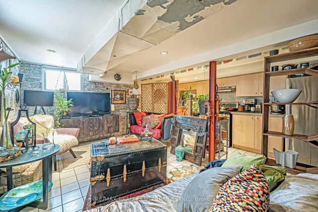 Additional image 32 of 914 Dovercourt Rd