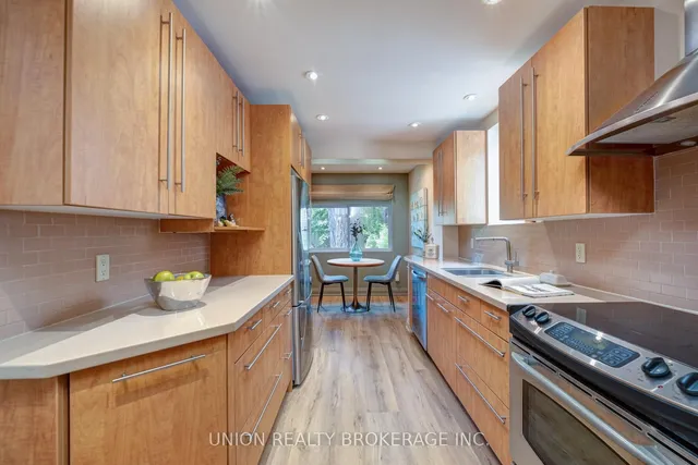 Additional image 8 of 16 Fallingbrook Rd