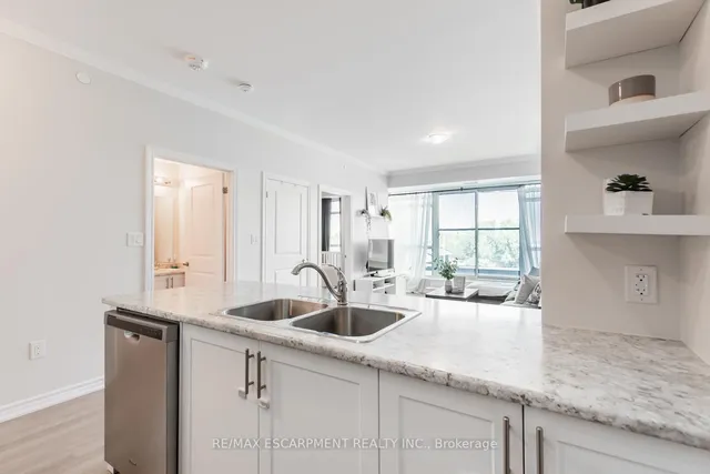 Additional image 10 of 450 Dundas St Unit 303