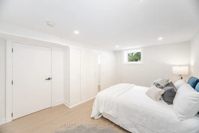 Additional image 37 of 4 Lloyd Manor Rd