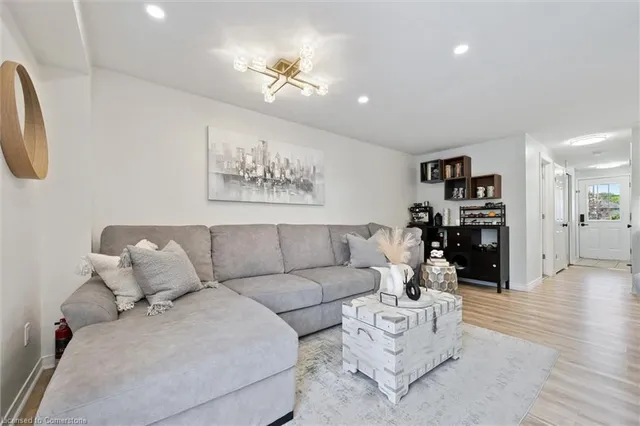 Additional image 7 of 64 Foxglove Cres