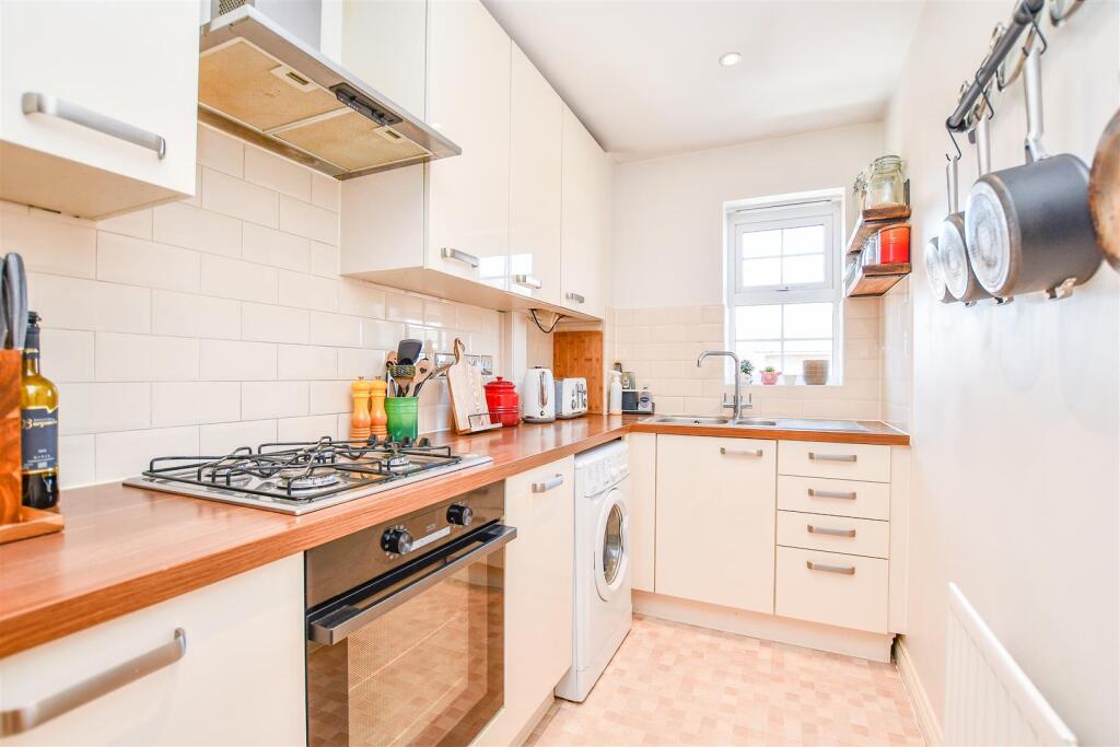 Additional image 12 of 2 Avian Avenue, Frogmore, St. Albans