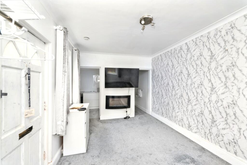 Additional image 3 of Flat D, 25 Cambridge Road, St. Albans, Hertfordshire, AL1 5LH