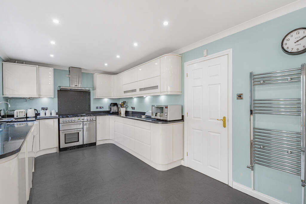 Additional image 6 of Bennett Close, Welwyn Garden City, AL7