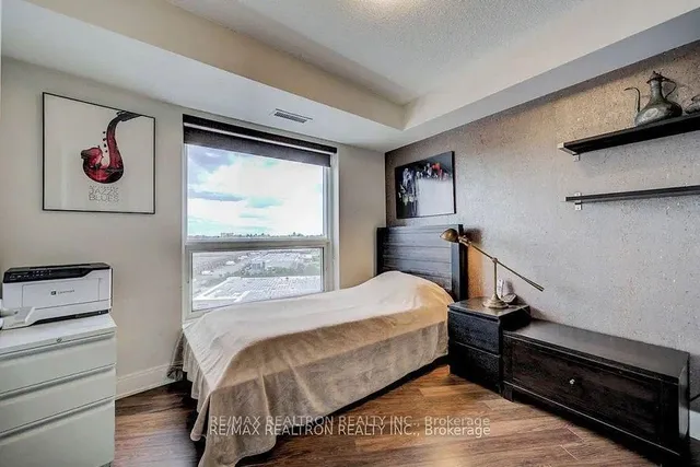 房产图片 9 - 多伦多市村绿广场135号824单元