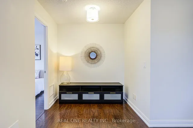 房产图片 24 - 151 Village Green Sq 单元 1008