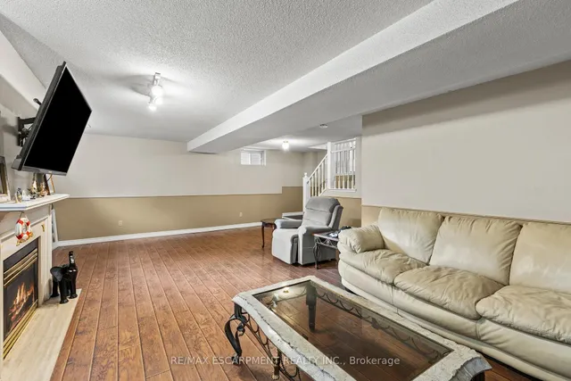 Additional image 21 of 27 Cartier Cres