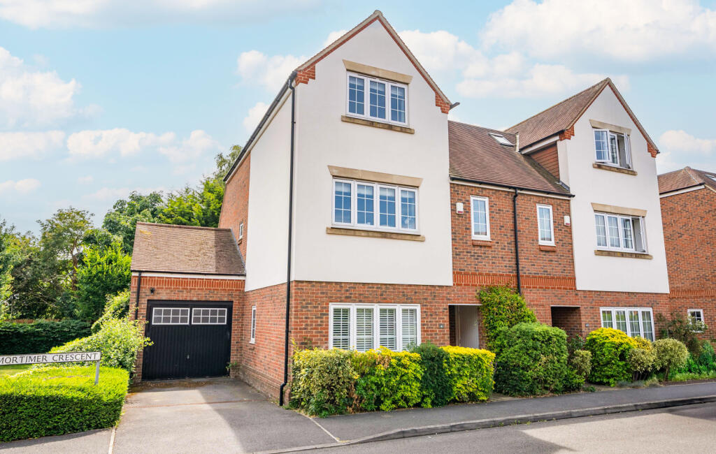Mortimer Crescent, Kings Park, St. Albans, Hertfordshire, AL3