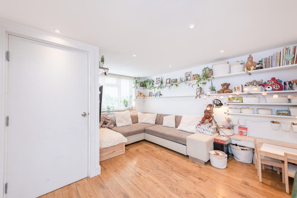 Additional image 2 of Bennetts Close, Colney Heath, St Albans, Hertfordshire, AL4