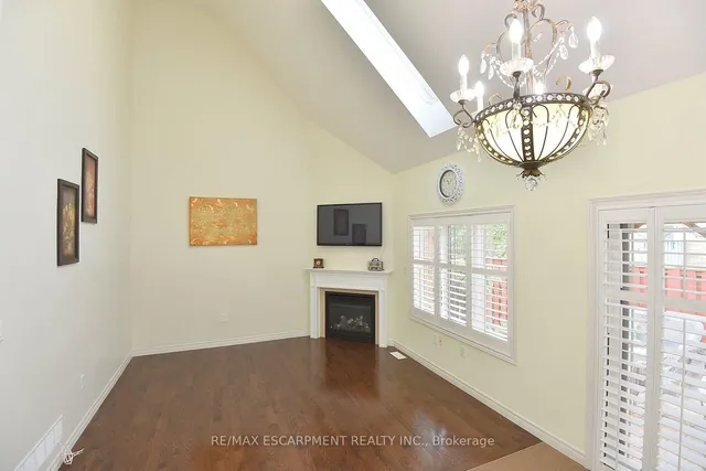 Additional image 24 of 8 Valiant Circ