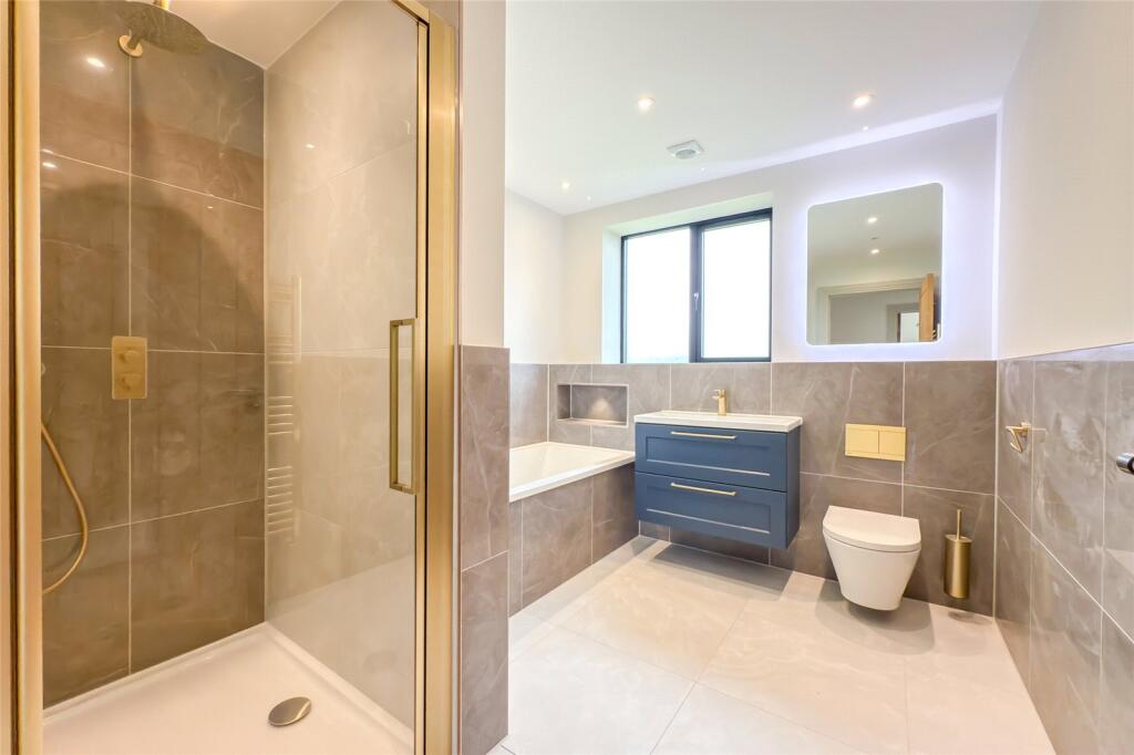 Additional image 8 of Oak Tree House, Kennel Lane, Kinsbourne Green, Harpenden, Hertfordshire, AL5