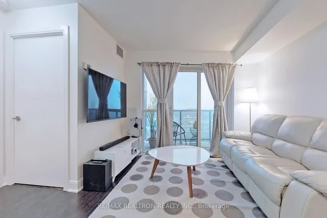 Additional image 31 of 125 Village Green Sq Unit 911