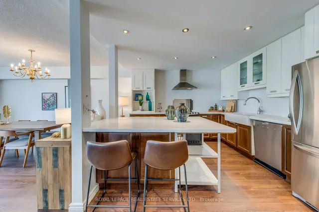 Additional image 29 of 33 Harbour Sq Unit 1032