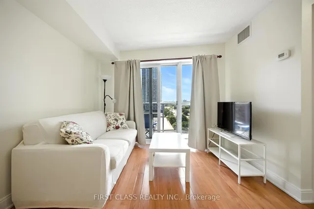 Additional image 15 of 135 Village Green Sq Unit 822