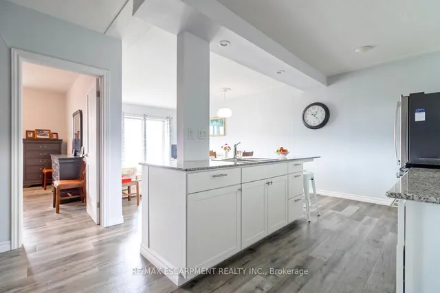 房产图片 5 - 8 Woodman Dr 单元805