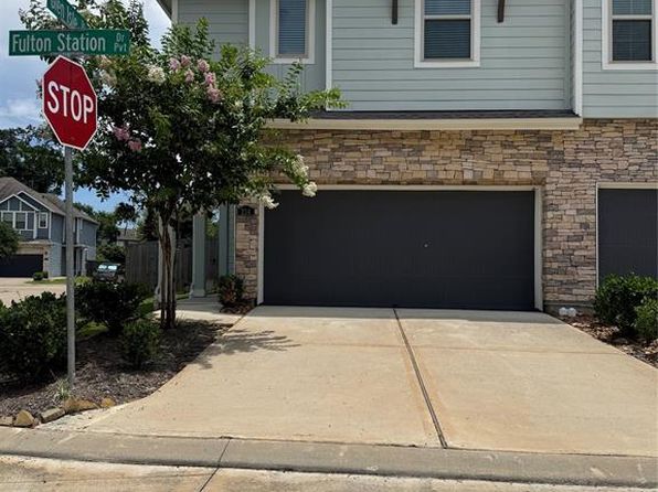214 Fulton Station Dr, Houston, TX 77009
