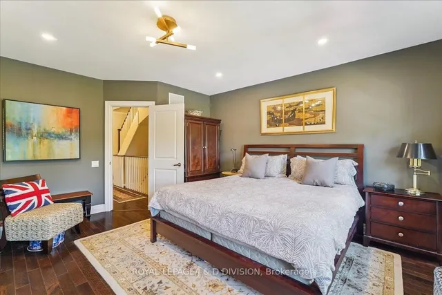 Additional image 18 of 361 Roehampton Ave