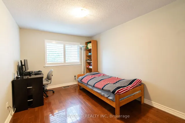 Additional image 29 of 18 Carl Cres