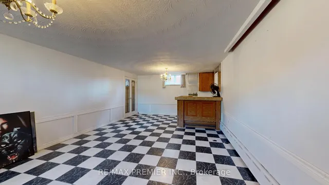 Additional image 28 of 574 Queens Dr