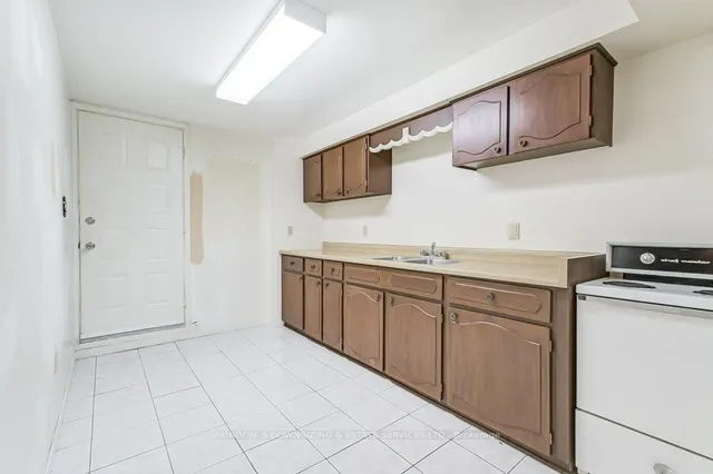 Additional image 36 of 459 Glenashton Dr