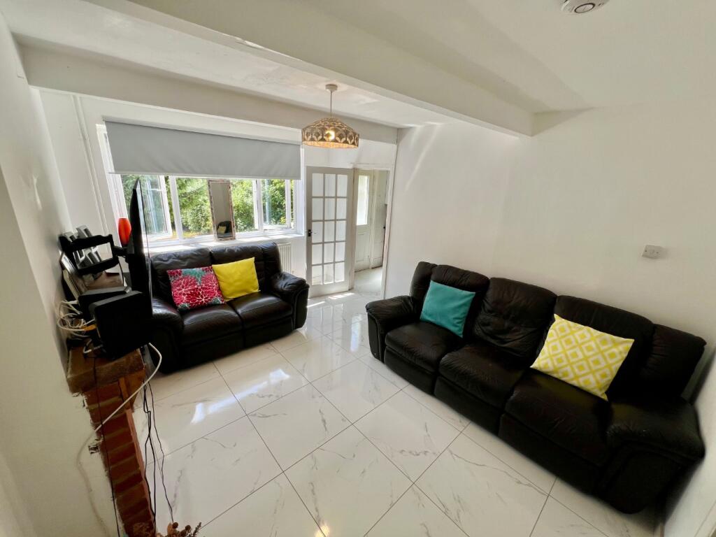 Additional image 3 of Roundfield Avenue, Harpenden, Hertfordshire, AL5