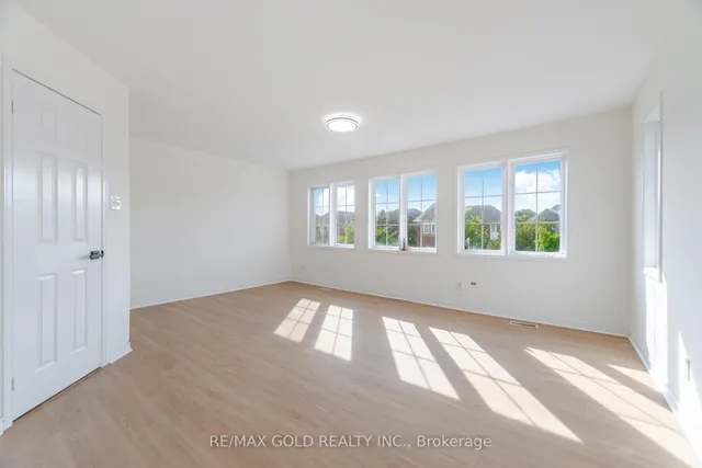 Additional image 29 of 32 Hollybush St