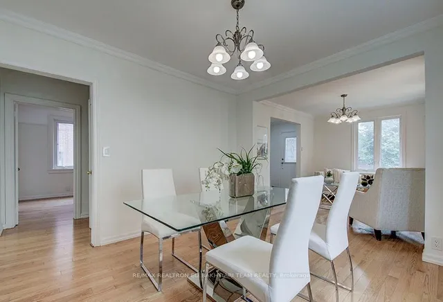 Additional image 30 of 29 Roseland Dr