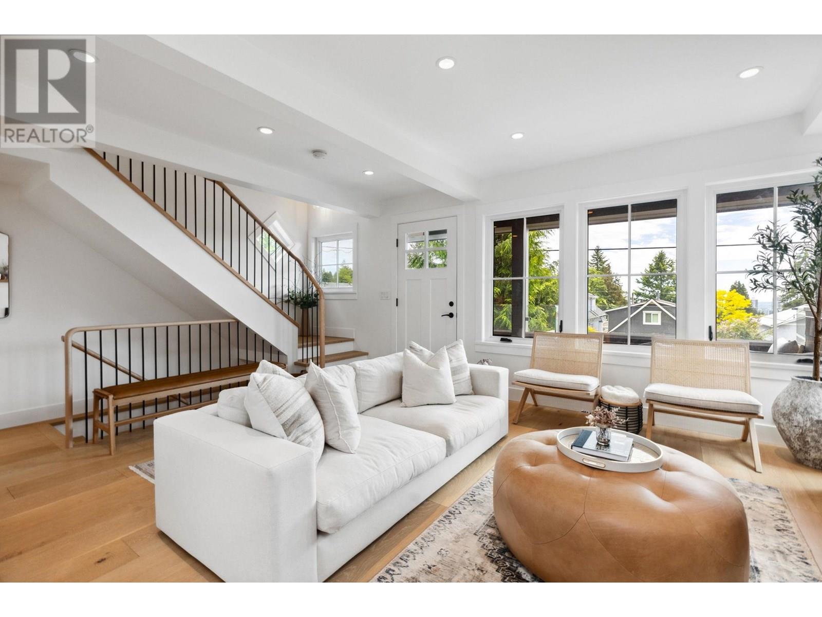 230 E 28 STREET|North Vancouver, British Columbia V7N1C2