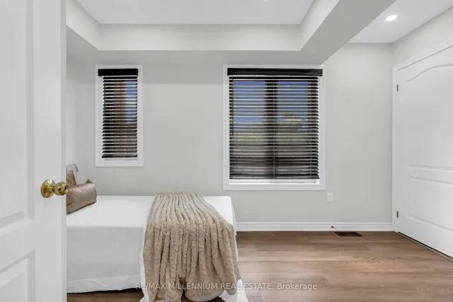 Additional image 9 of 14 Kayak Hts