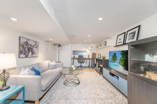 Additional image 25 of 561 Oakwood Ave